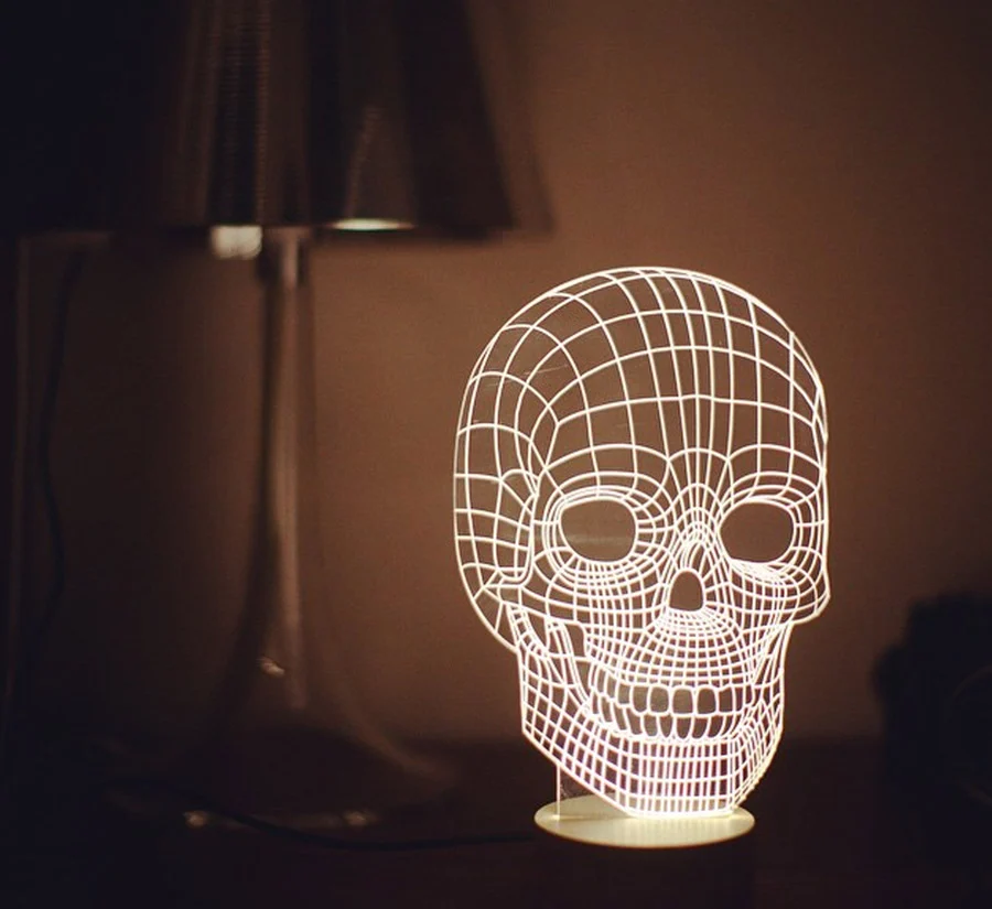Studio Cheha Bulbing Skull Lampada da Tavolo