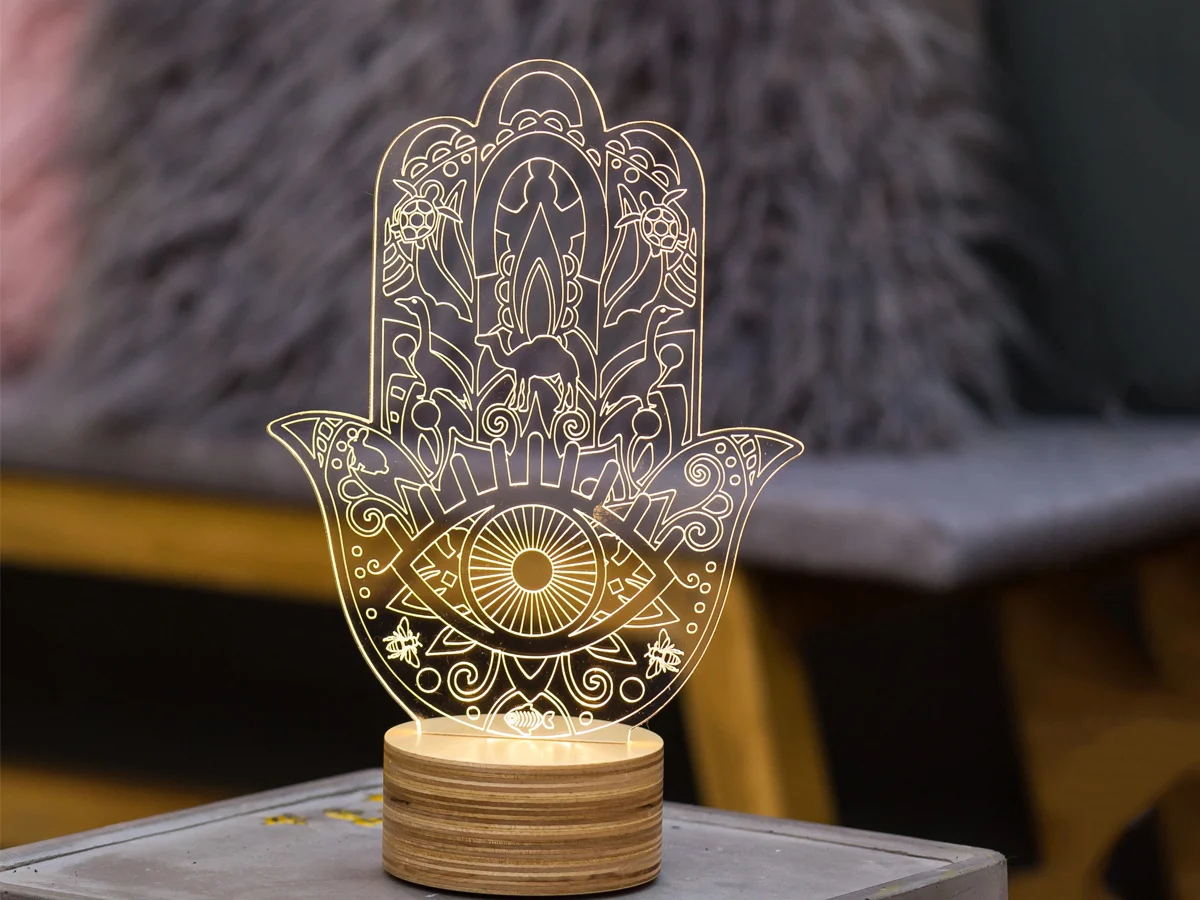 Studio Cheha Bulbing Hamsa Lampada da Tavolo